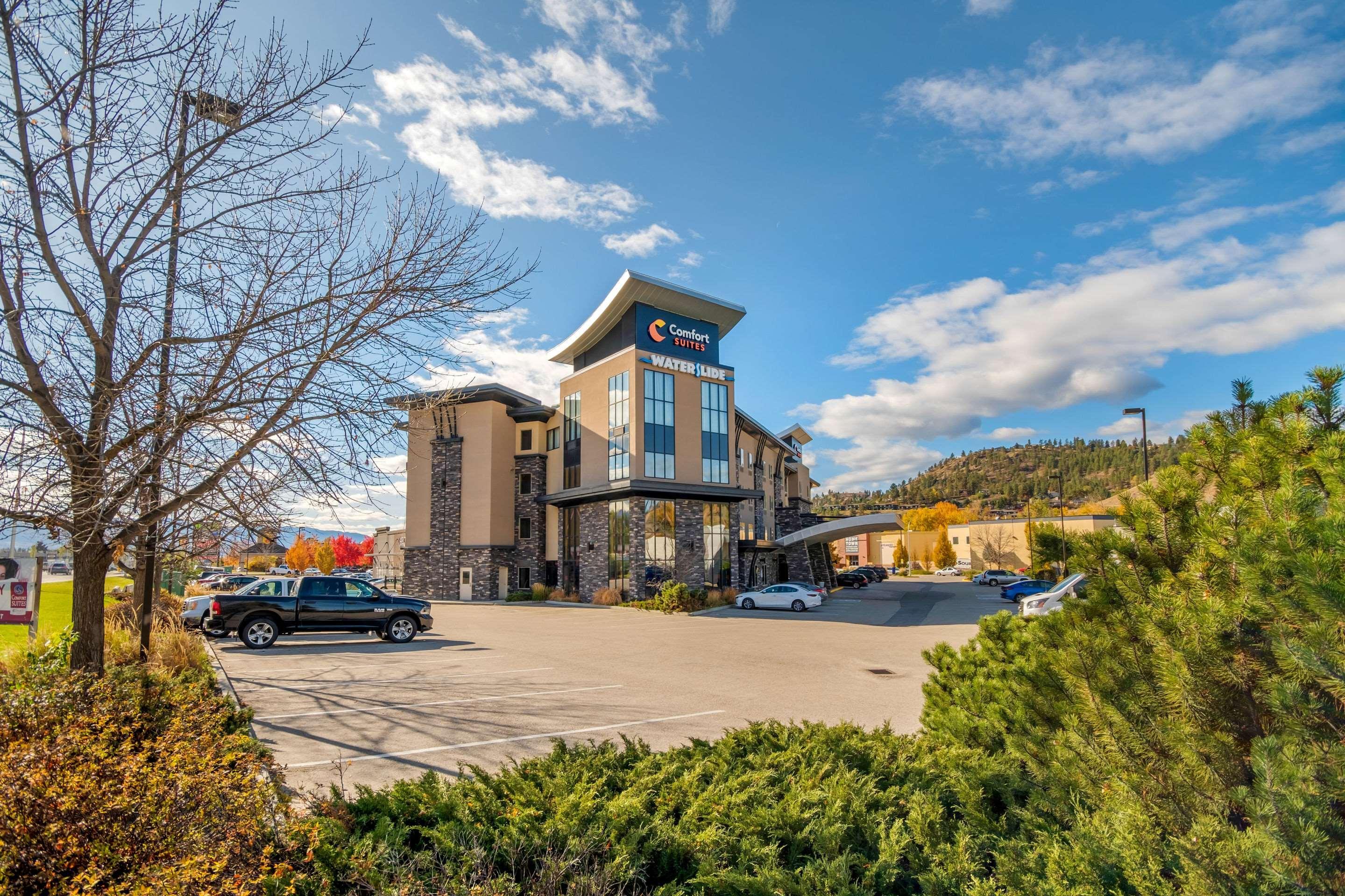 Comfort Suites Келоуна Экстерьер фото