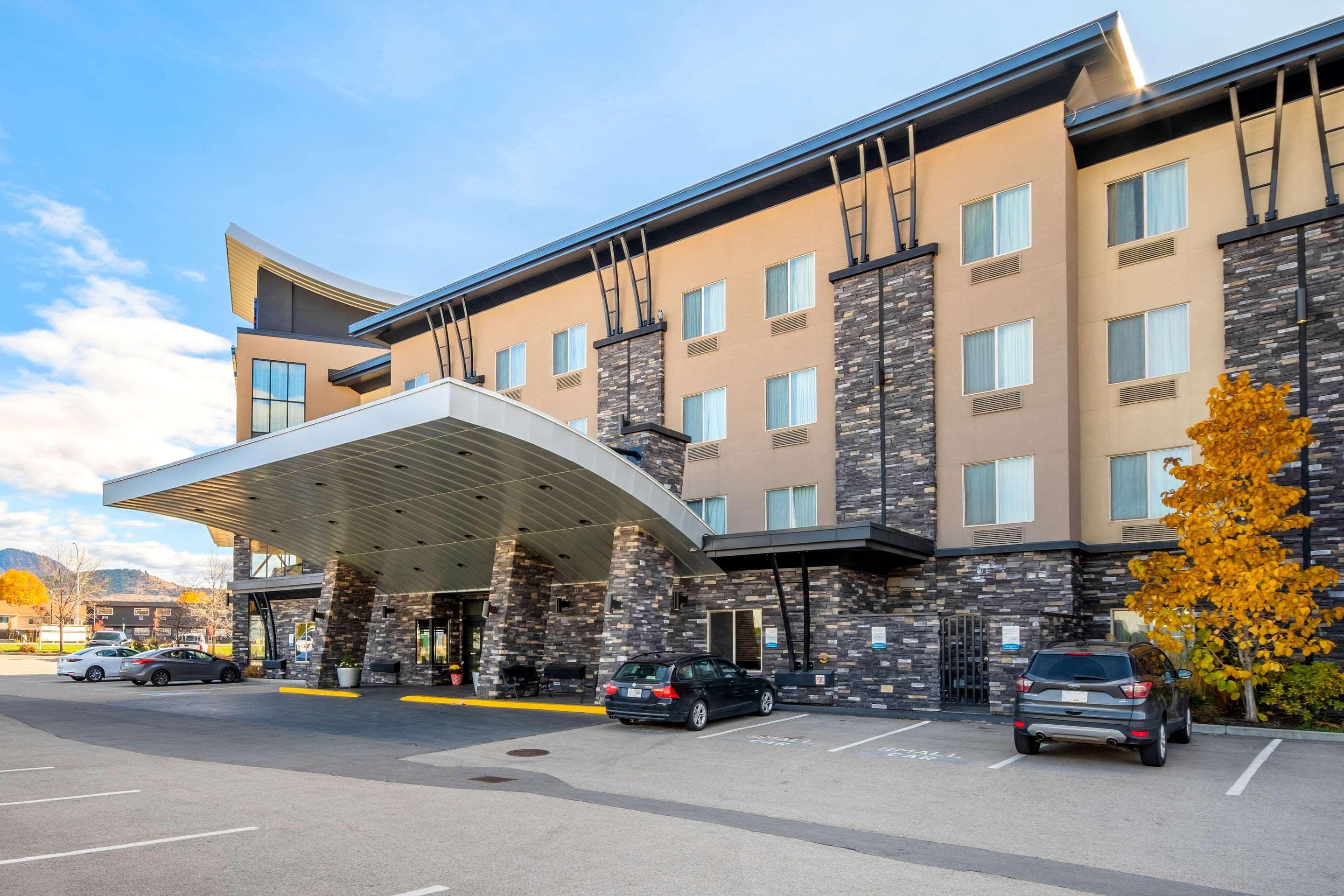 Comfort Suites Келоуна Экстерьер фото