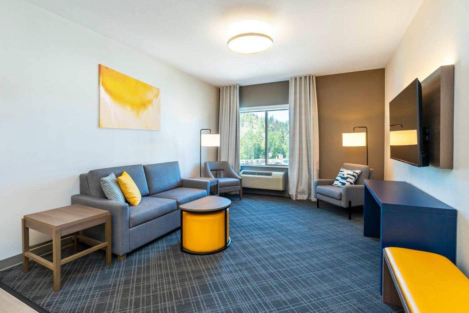Comfort Suites Келоуна Экстерьер фото