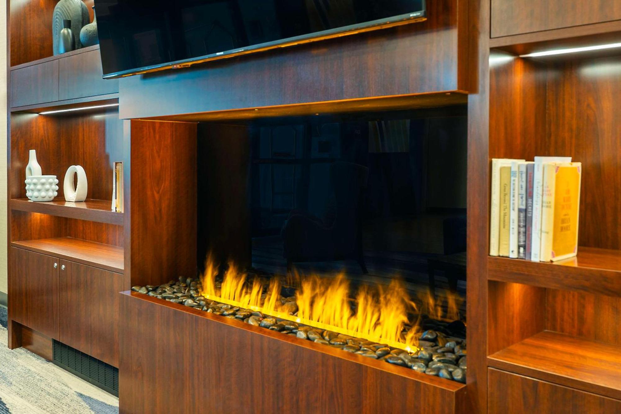 Comfort Suites Келоуна Экстерьер фото